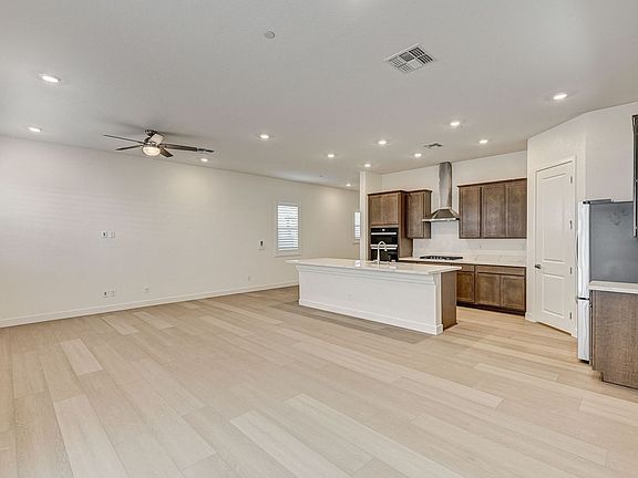 3rd image of 161 Silver Run Ln