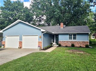 207 S Broadmoor St, Louisburg, KS 66053