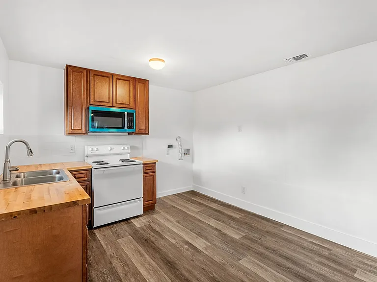 405 Dummitt Ave — Photo 11