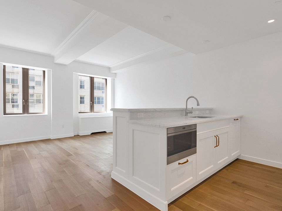 1st image of 225 E 19th St APT 405