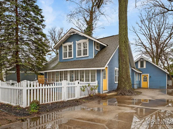 1354 Waukazoo Dr, Holland, MI 49424