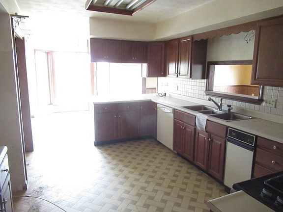 4th image of 153 Lake Rd