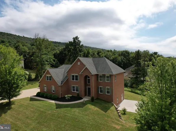 311 Treetops Dr, State College, PA 16801