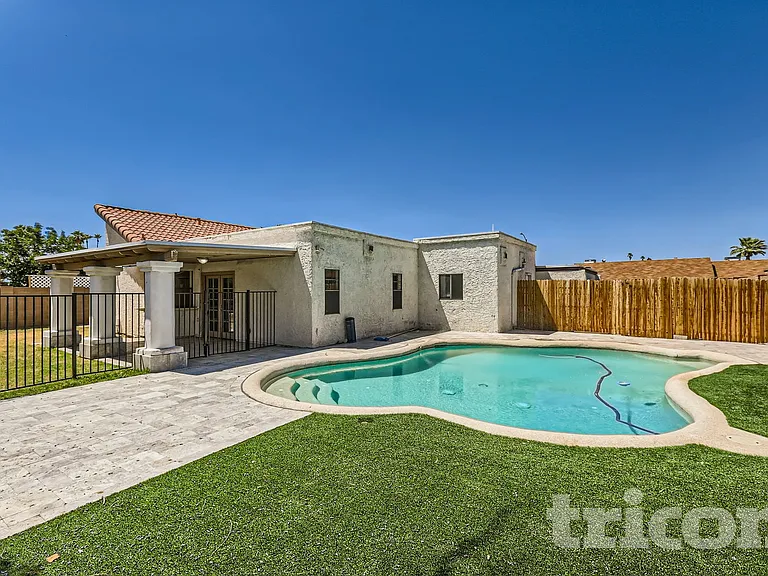 3031 W Mercer Ln — Photo 17