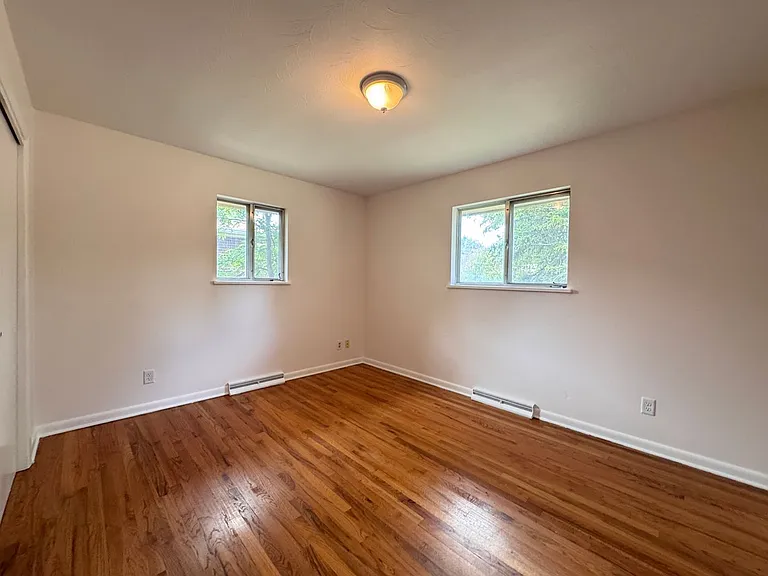 609 Duke Ln — Photo 10