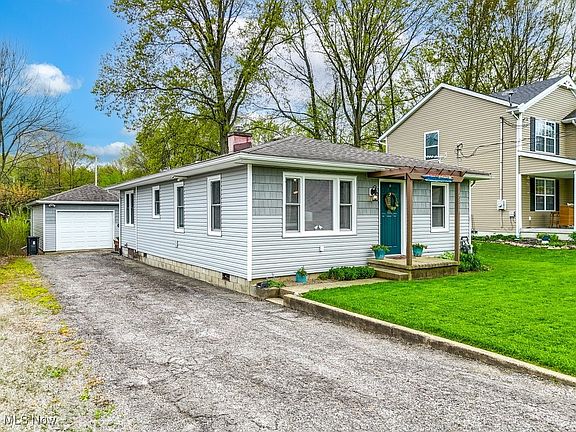 3rd image of 17519 Denver Dr