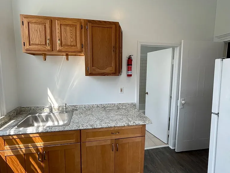 160 Grand St. — Photo 6