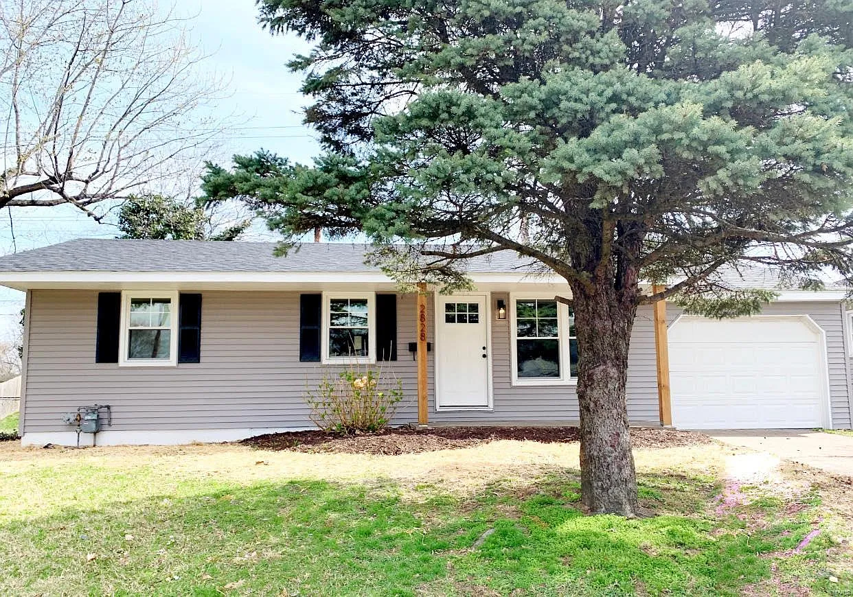 2828 Sunset Dr photo 1