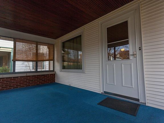 3rd image of 1725 Camp Ave