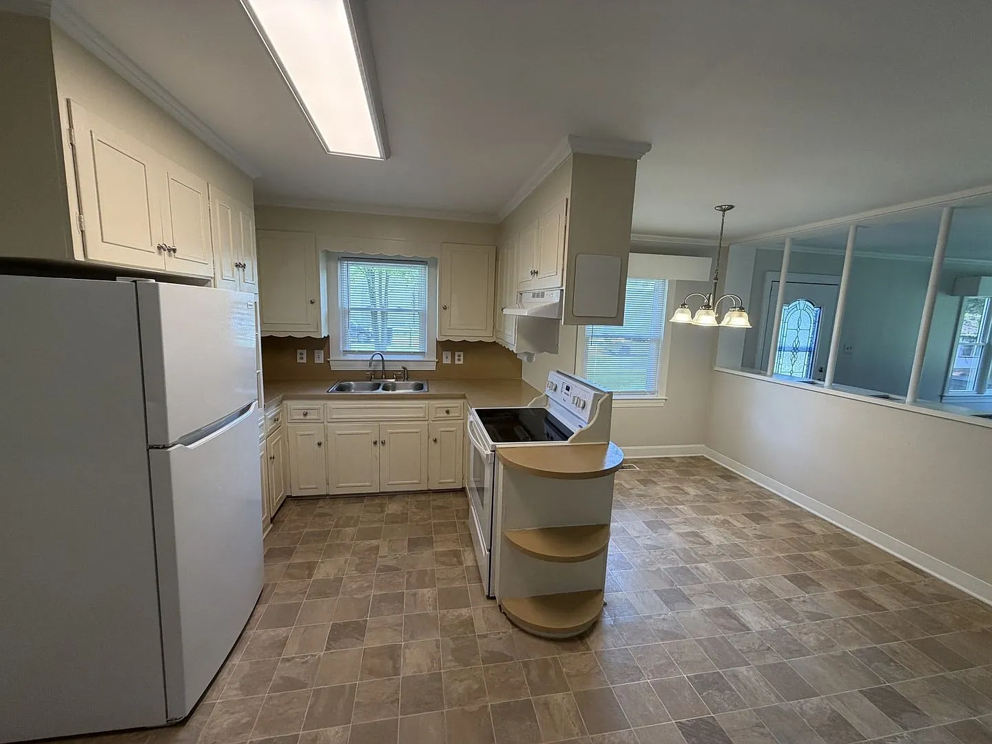 Spacious 2 Bedroom / 1 Bathroom Home -1/2 Acre Lot - Storage Building — Photo 3