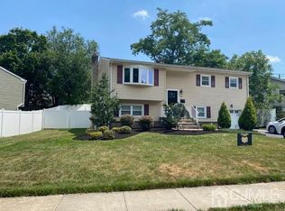 16 Clove Dr, Colonia, NJ 07067
