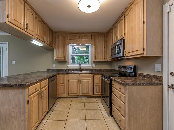 3rd image of 243 Allendale Dr