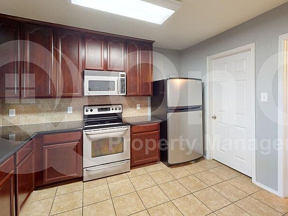 3rd image of 9984 Fleetwood Dr