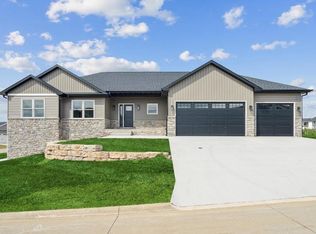 277 Wyatt Dr, Peosta, IA 52068