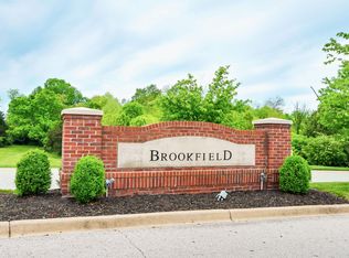 1041 Autumn Crest Ln, Louisville, KY 40245