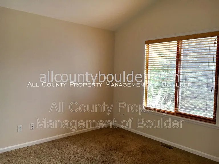 1452 Zinnia Cir — Photo 18