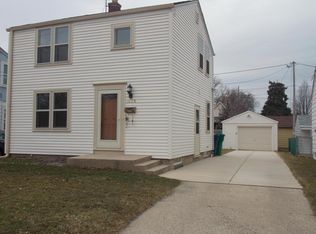 1928 E Cora Ave, Saint Francis, WI 53235