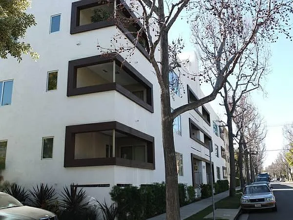 Beverly Hills apartment — Photo 16