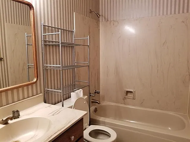 223 W 12th Ave — Photo 8