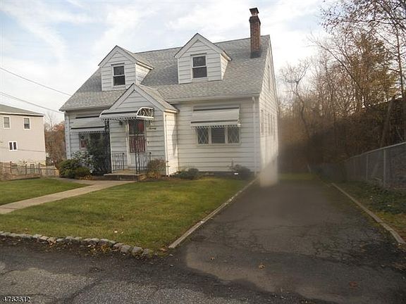 2nd image of 70 Roosevelt Ave