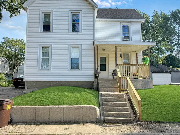 815 W Douglas St, Freeport, IL 61032