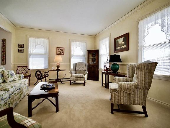 3rd image of 632 White Pine Dr