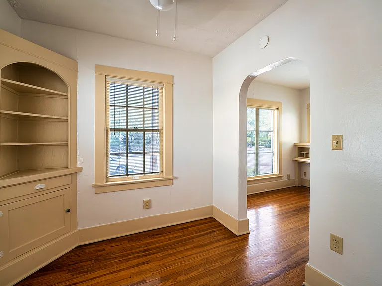 210 E 2nd St #4 — Photo 10