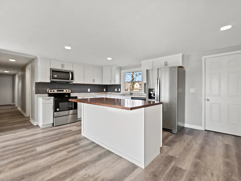 1514 W Dupont Rd — Photo 38