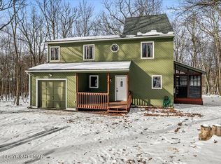 270 Oakenshield Dr, Tamiment, PA 18371