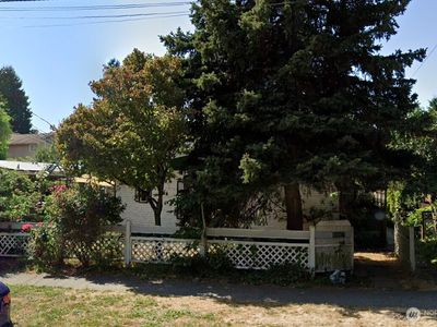 9537 Ashworth Avenue N, Seattle, WA, 98103