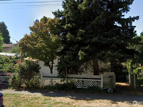 9537 Ashworth Avenue N, Seattle, WA 98103