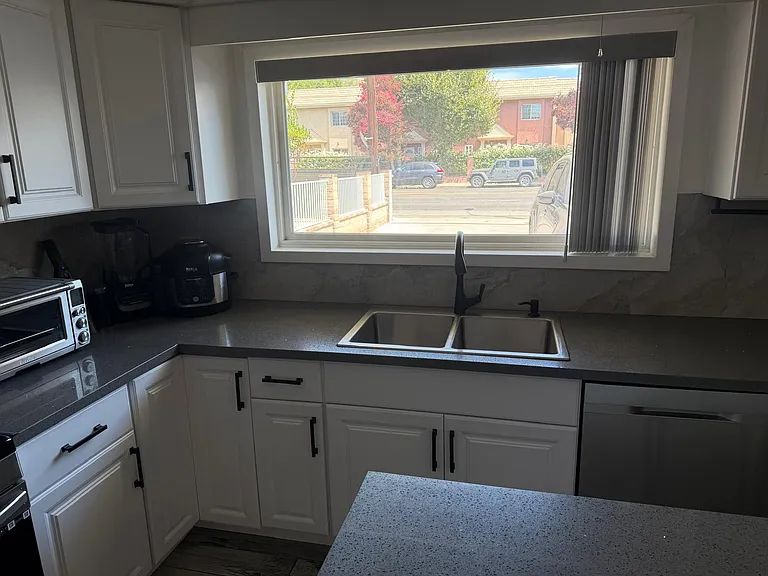 22118 Saticoy St — Photo 10