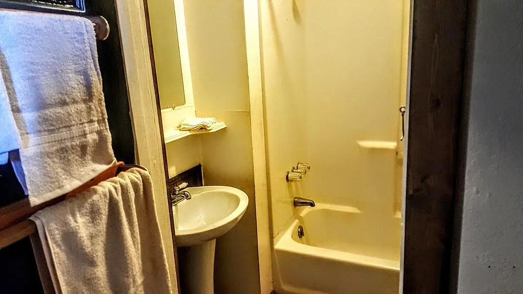 2 bed, 1200 sqft, $2,100 — Photo 4