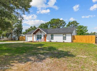 624 Sand Ridge Rd, Hubert, NC 28539