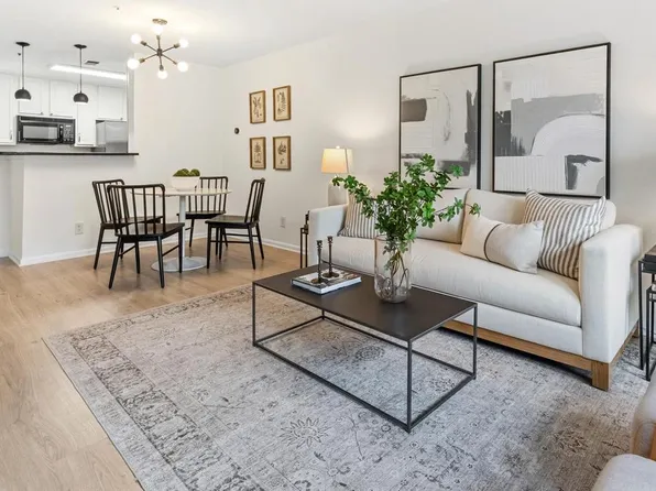 3175 Summit Square Dr #5-A12, Oakton, VA 22124