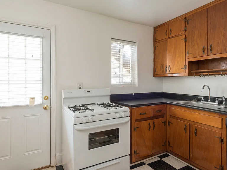 436 N Highland Ave NE #18 — Photo 6