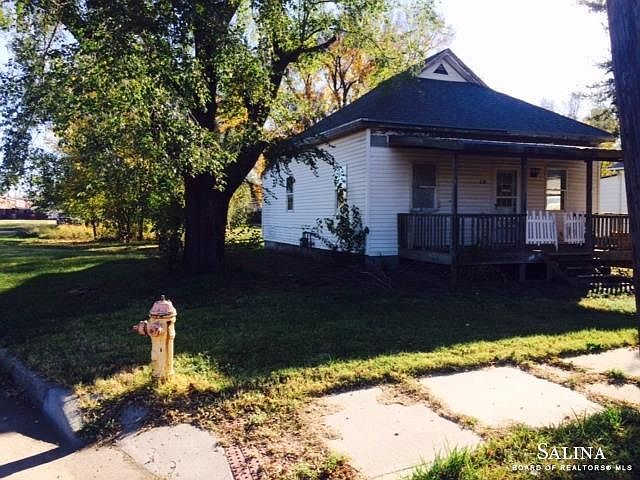 1st image of 330 N Phillips Ave