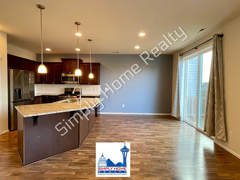 2420 Burlwood St NE — Photo 4