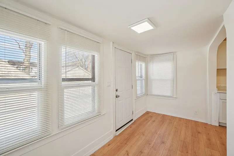 3 bed, 1.0 bath, 1191 sqft, $1,400 — Photo 2