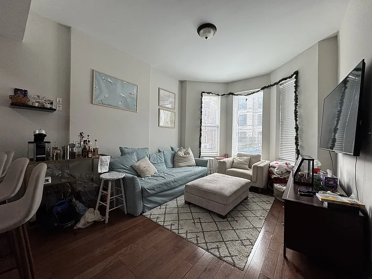 3505 N Sheffield Ave — Photo 3