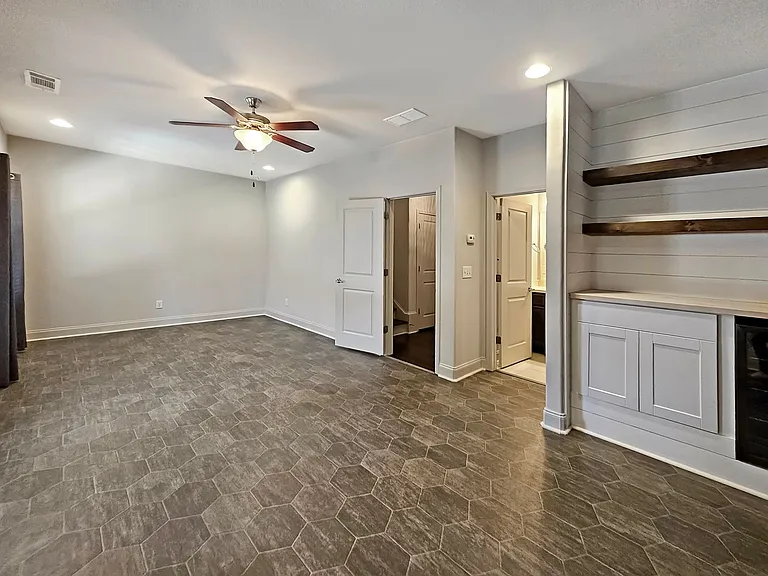2142 Coventry Dr — Photo 38