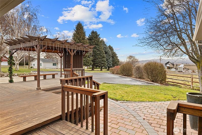 2nd image of 1231 Clerf Road
