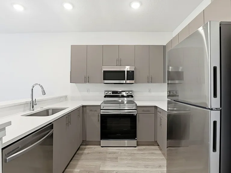Venture Apartments — Photo 24
