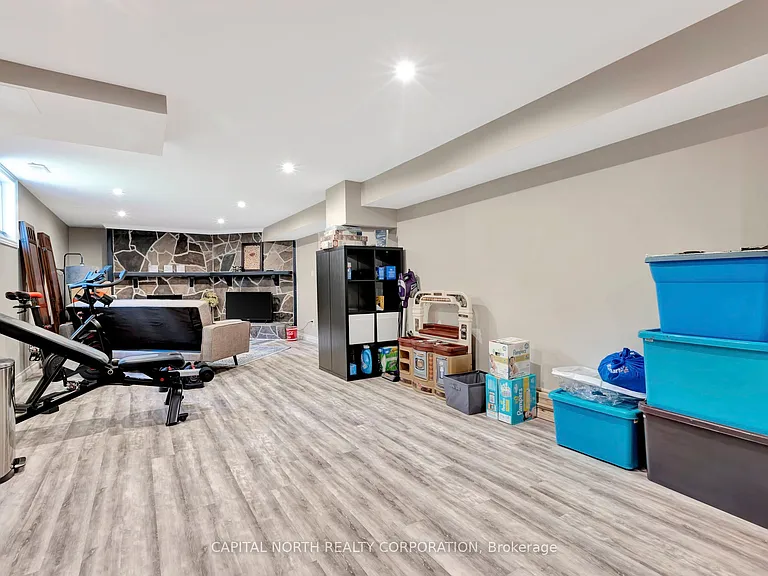 2092 Marine Dr — Photo 20