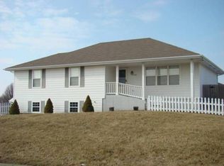 5321 NE Kendall Wood Dr, Topeka, KS 66617