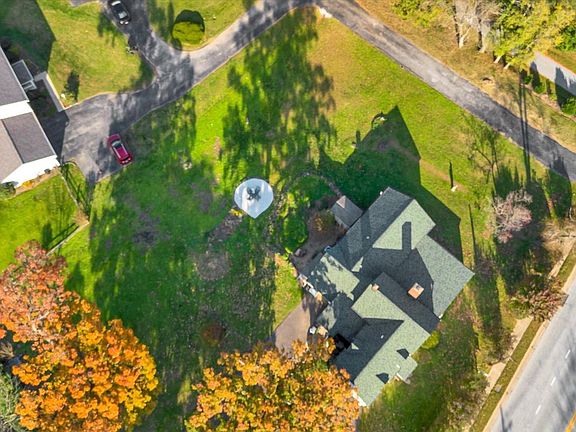 3rd image of 220 W Timonium Rd