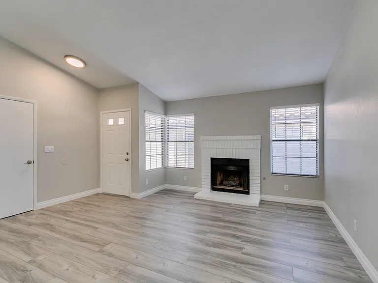 8292 Palmada Dr — Photo 10