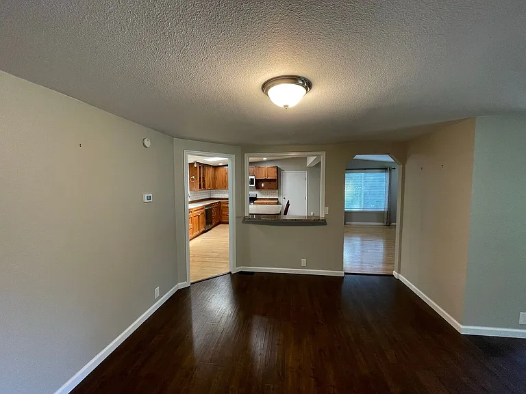 4113 Kingsway — Photo 8