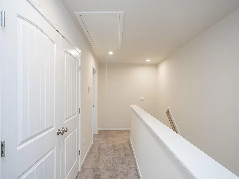 2031 Sperling Dr — Photo 16