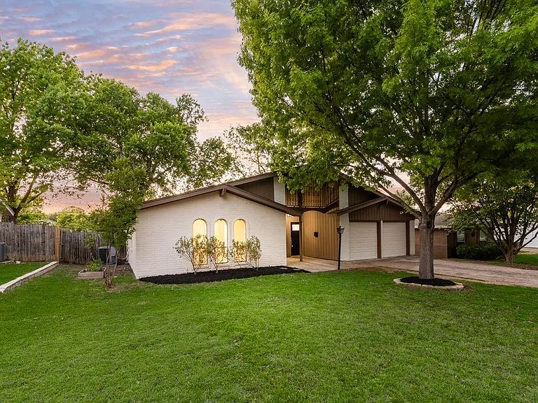 1614 Brent Ct — Photo 2